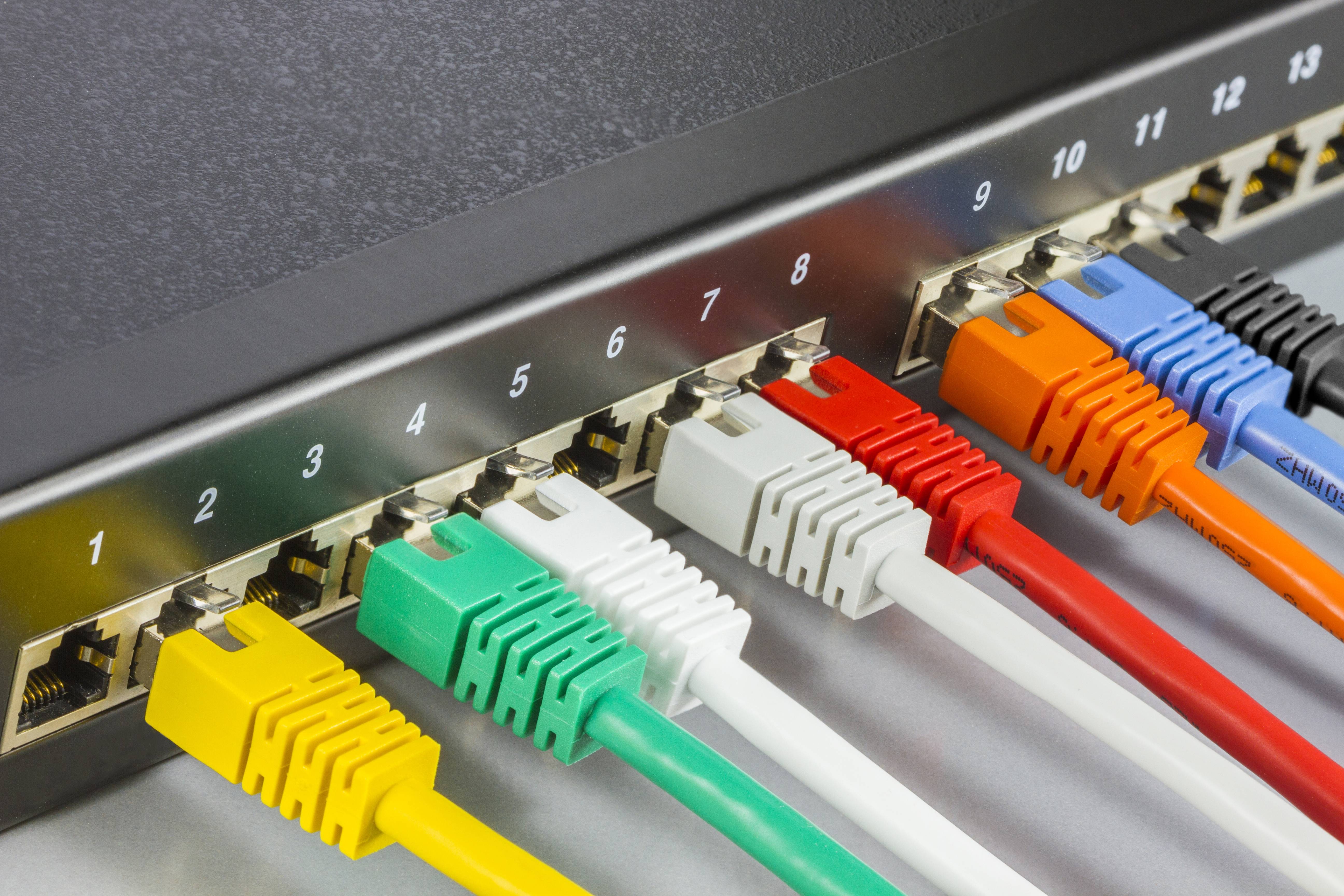 Alternativ bild 1 för DELTACO F/UTP Cat6 patchkabel, LSZH, 1m, grå